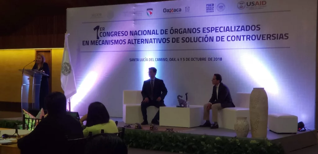 Ponentes en un panel del Congreso Nacional de Órganos Especializados en Mecanismos Alternativos de Solución de Controversias.