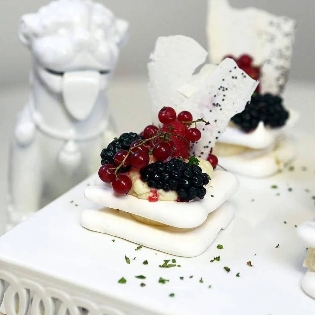 decoración y presentación de catering para un evento empresarial.